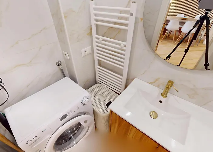 Agreable 2p Renove Au Centre Avec Terrasse - Fr-1-196-387 *