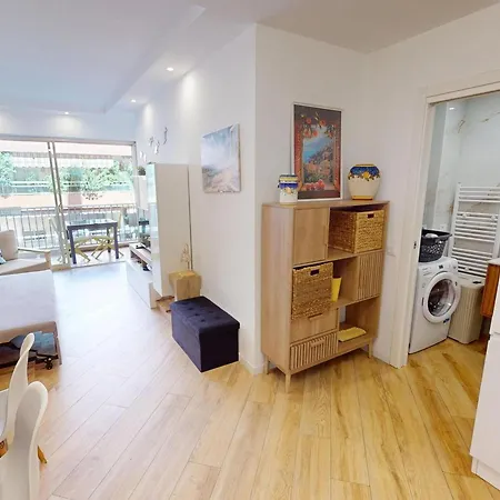 Apartment Agreable 2p Renove Au Centre Avec Terrasse